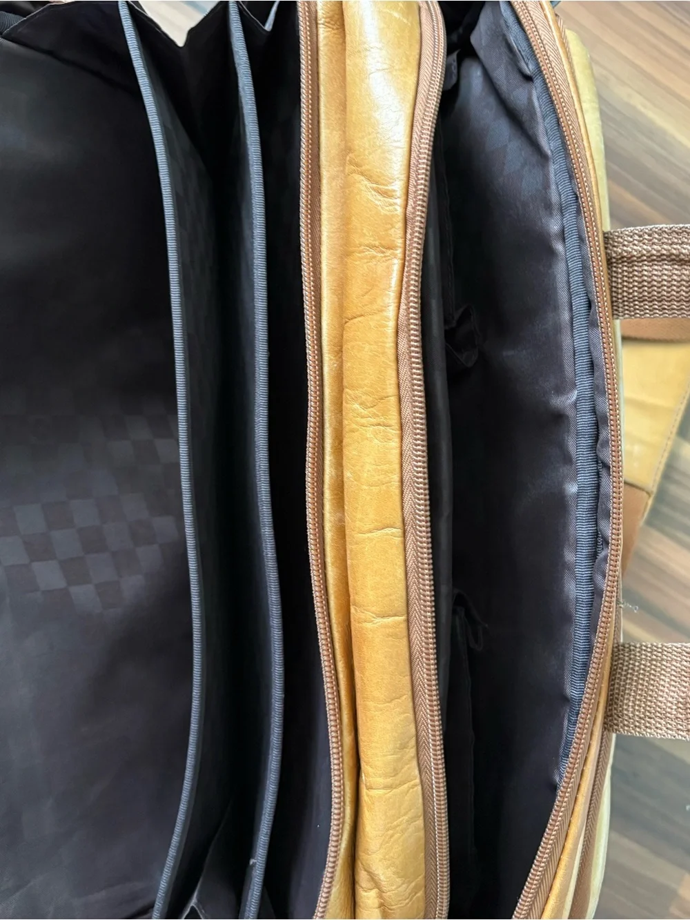 Samsonite Cognac Leather Laptop Messenger Bag